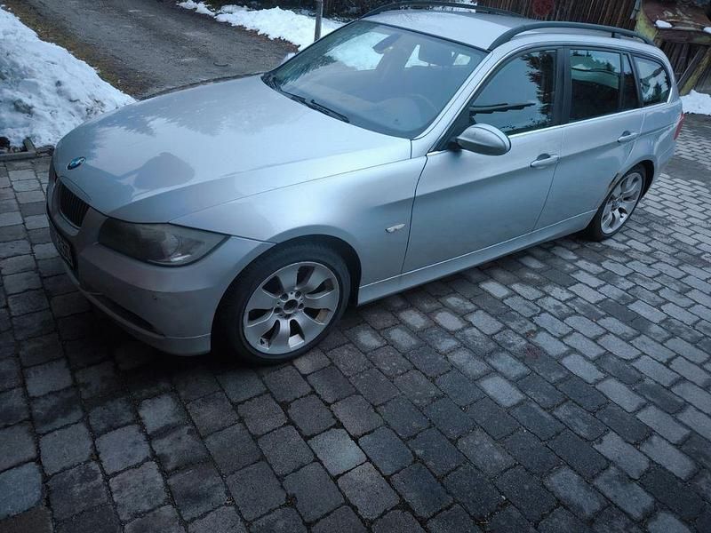 Gebraucht BMW 330 231 PS (169 kW) 2006 Silber Kombi