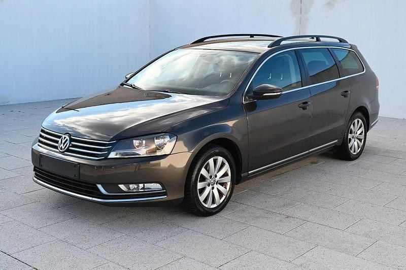 Schwarz Gebraucht 2014 VW Passat Comfortline Limousine | 8.300 € (Fairer Preis) - Bild 1/4