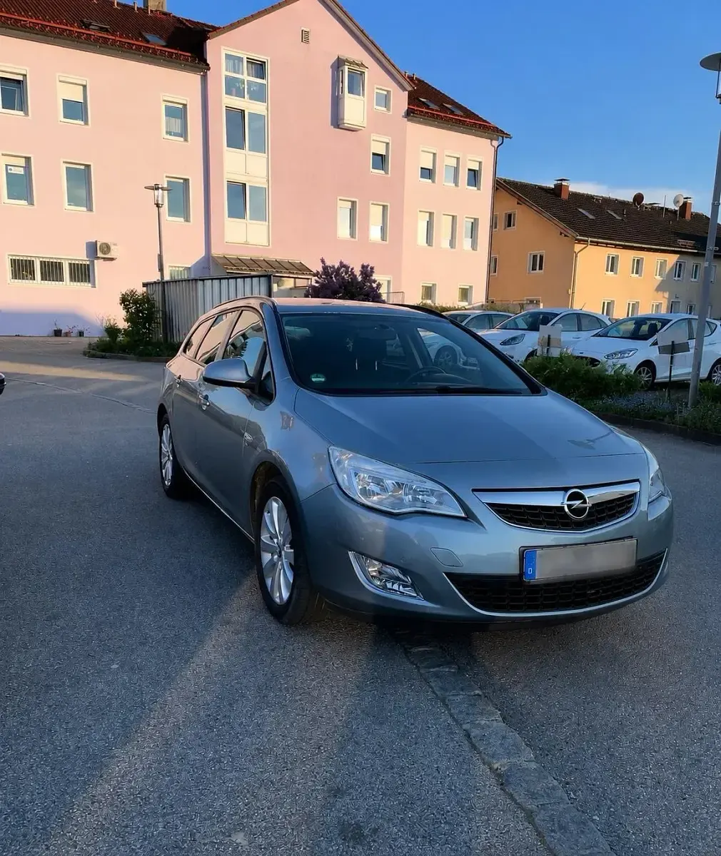 Gebraucht Opel Astra 2012 Grau Kombi