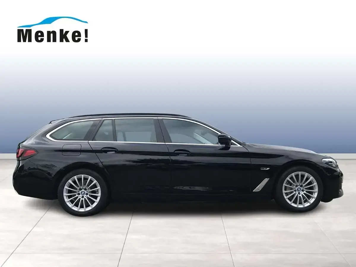 Gebraucht BMW 530e Sport Line 292 PS (214 kW) 2022 Schwarz Kombi