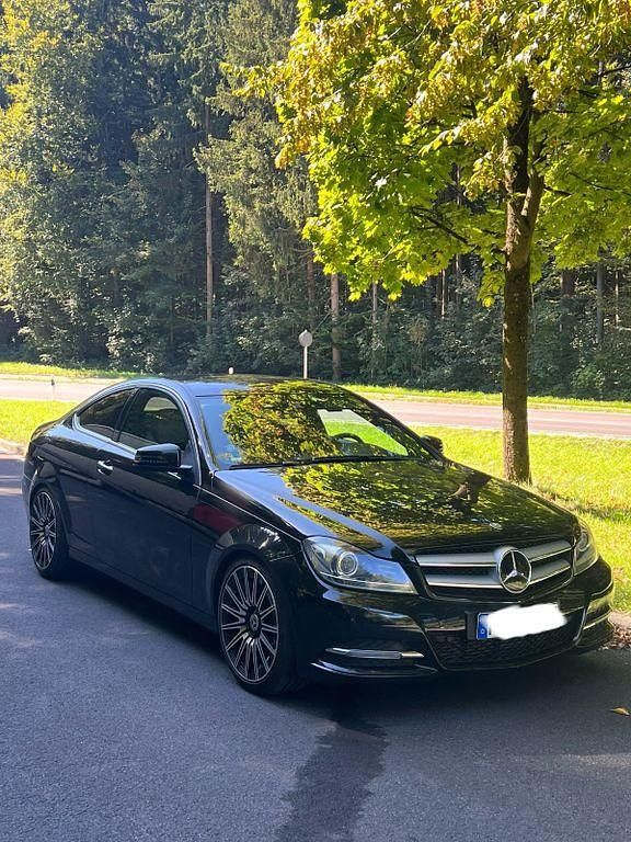 Schwarz Gebraucht 2013 Mercedes C220 Coupé | 9.999 € (Fairer Preis) - Bild 1/4