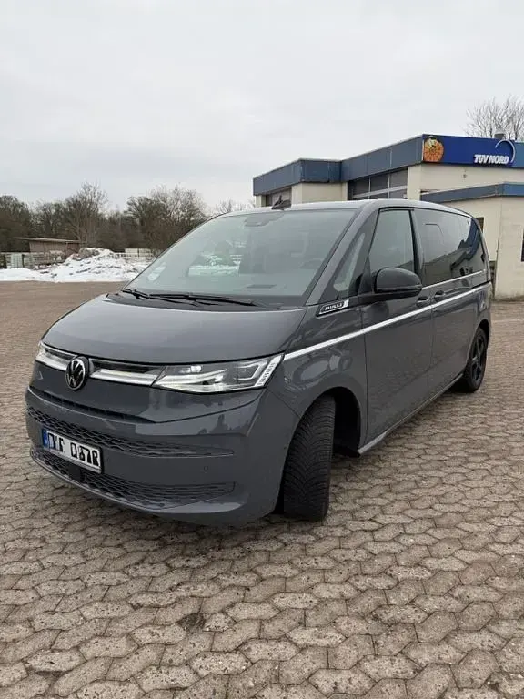 Gebraucht VW T7 Style 150 PS (110 kW) 2024 Grau Van