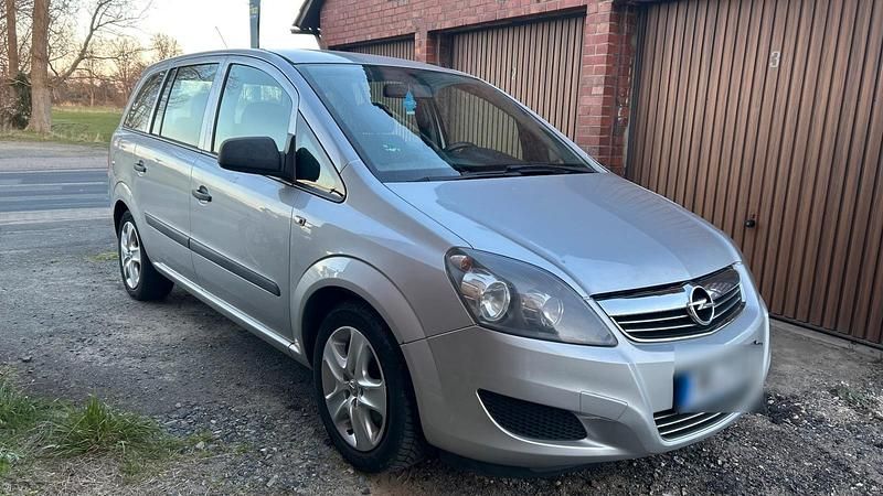 Gebraucht Opel Zafira 110 PS (80 kW) 2011 Silber Van / Kleinbus