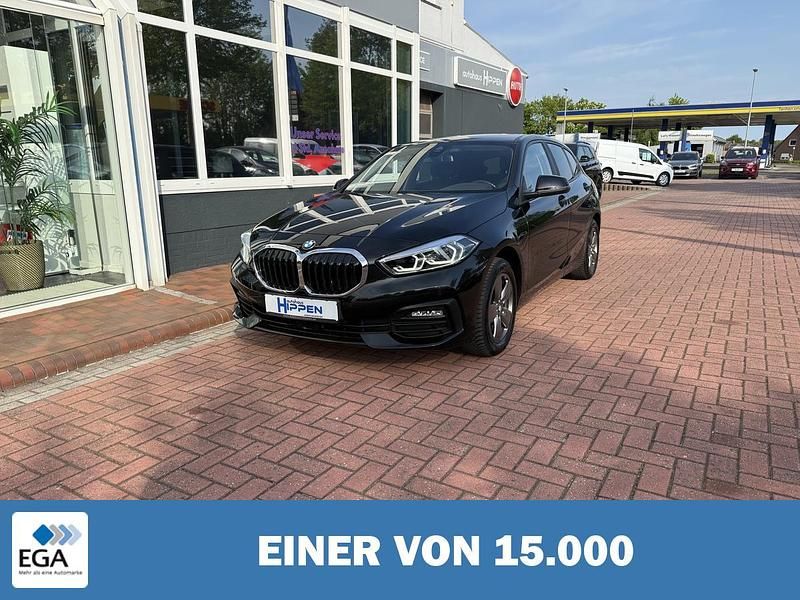 Schwarz Gebraucht 2023 BMW 118 Advantage Kleinwagen | 24.700 € (Fairer Preis) - Bild 1/4