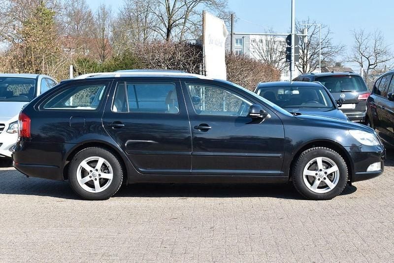 Gebraucht Skoda Octavia Elegance 160 PS (117 kW) 2011 Schwarz Kombi