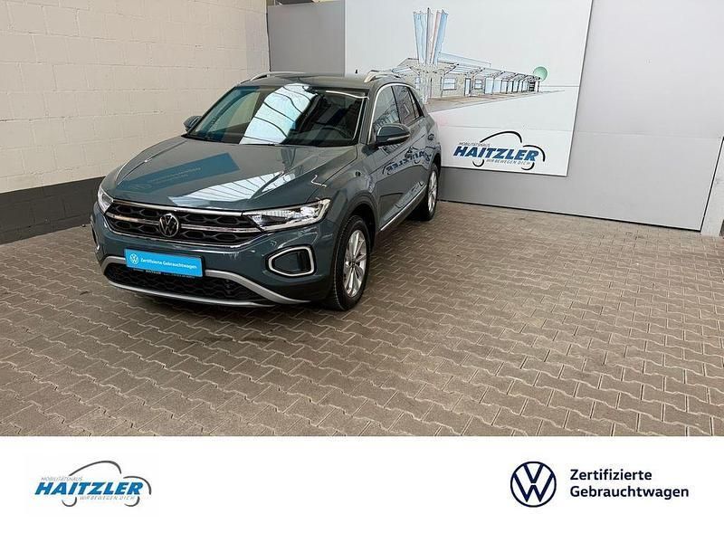 Petroleum blue metallic (metallic) Gebraucht 2024 VW T-Roc Style SUV | 32.680 € (Etwas zu teuer) - Bild 1/4