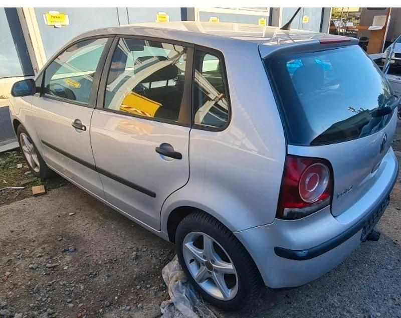 Używany VW Polo 63 KM (46 kW) 2005 Srebrny Hatchback