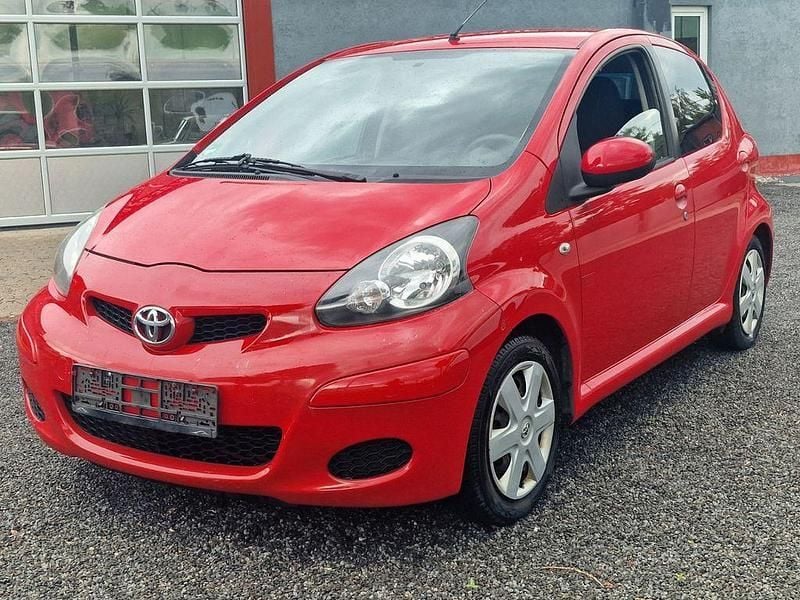 Rot Gebraucht 2011 Toyota Aygo Edition Kleinwagen | 1.700 € (Superpreis) - Bild 1/4