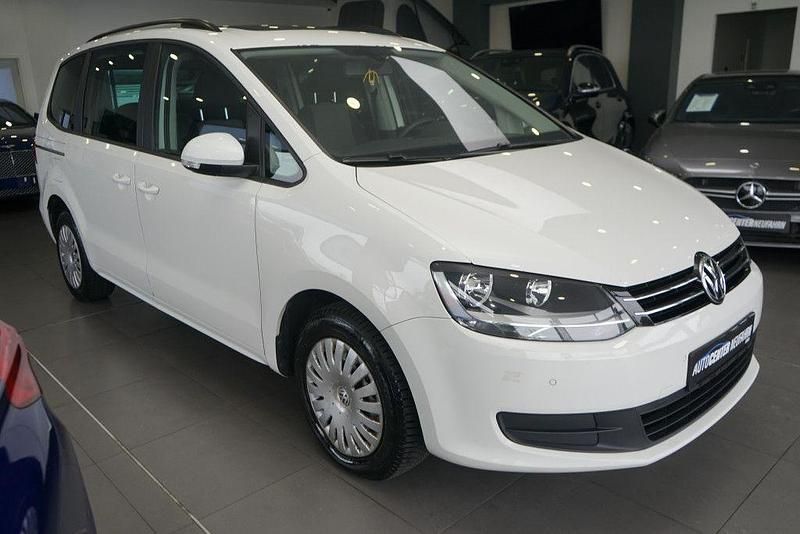 Weiß Gebraucht 2011 VW Sharan Trendline Van / Kleinbus | 5.900 € (Guter Preis) - Bild 1/4