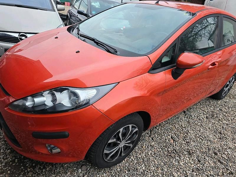 Gebraucht Ford Fiesta 59 PS (43 kW) 2011 Orange Kleinwagen