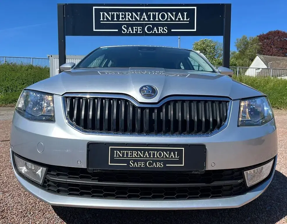 Gebraucht Skoda Octavia Elegance 105 PS (77 kW) 2013 Silber Limousine