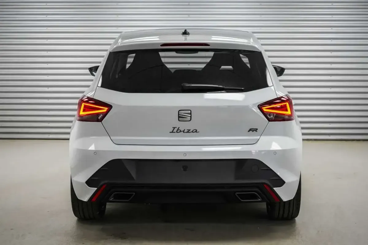 Neu Seat Ibiza FR 150 PS (110 kW) 2026 Nevada weiß metallic (2y) Kleinwagen