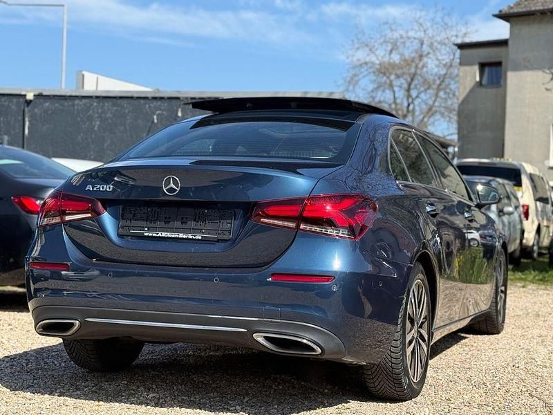 Gebraucht Mercedes A200 163 PS (119 kW) 2021 Blau Limousine