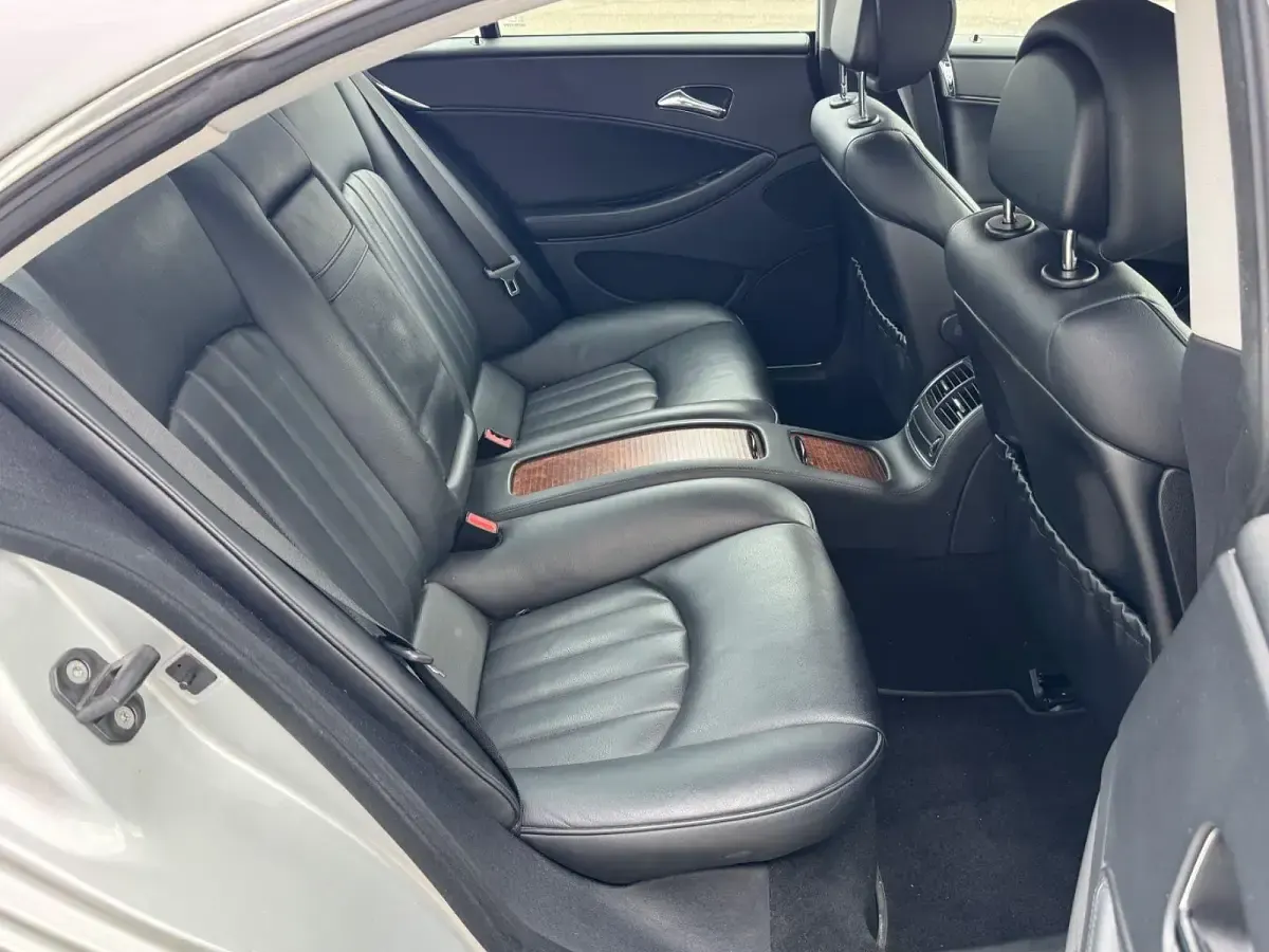 Gebraucht Mercedes CLS350 224 PS (164 kW) 2010 Silber Limousine