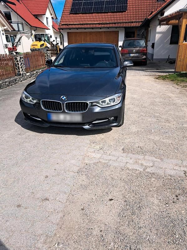 Gebraucht BMW 320 189 PS (139 kW) 2012 Grau Limousine