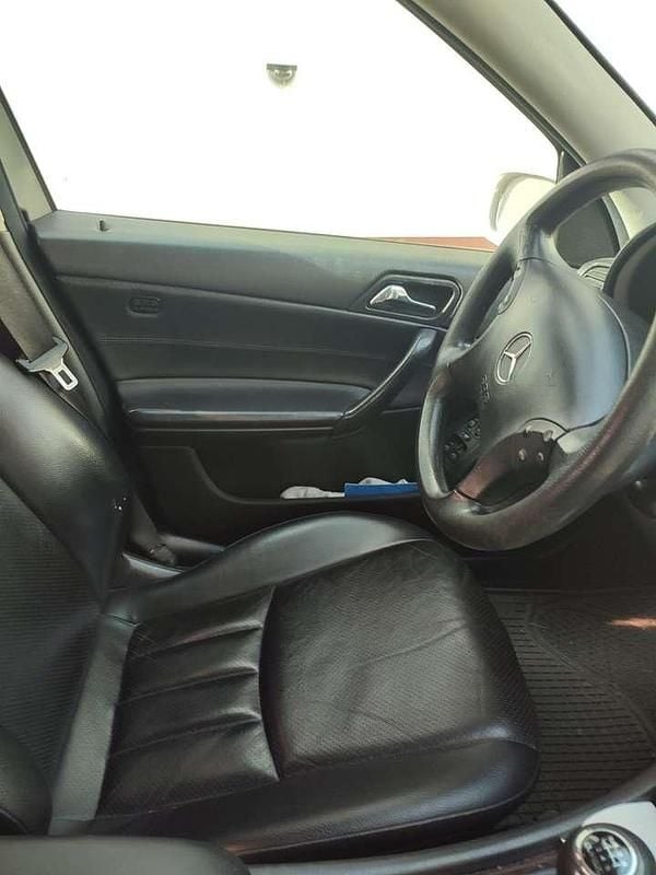 Silber Gebraucht 2004 Mercedes C180 Limousine | 2.500 € (Teuer) - Bild 1/4