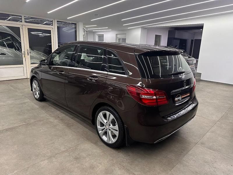 Gebraucht Mercedes B220 177 PS (130 kW) 2016 Braun Van / Kleinbus