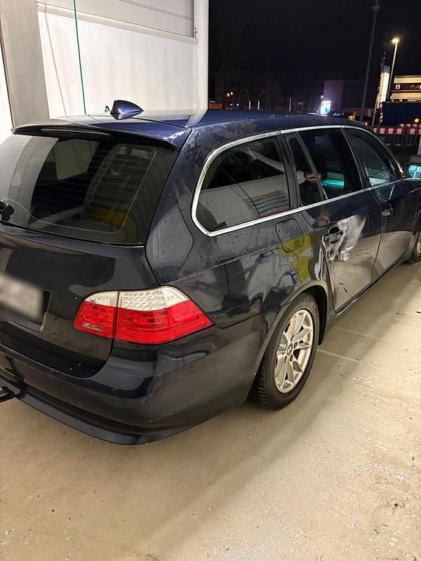 Gebraucht BMW 525 197 PS (144 kW) 2009 Blau Kombi