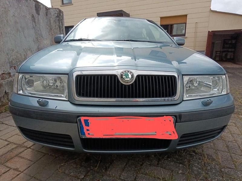 Silber Gebraucht 2001 Skoda Octavia Elegance Limousine | 500 € (Superpreis) - Bild 1/4