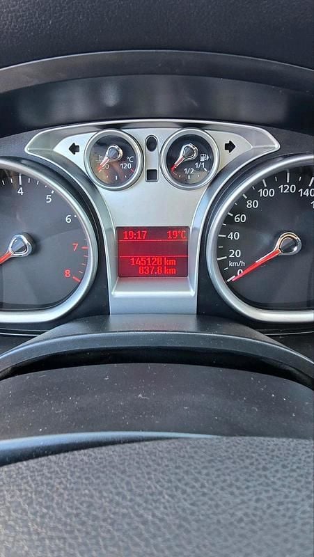 Second-hand Ford Focus 125 CP (91 kW) 2008 Argintiu Berlinǎ