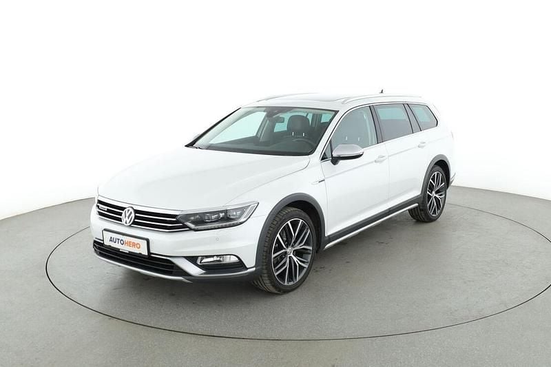 Weiß Gebraucht 2017 VW Passat Alltrack Kombi | 25.320 € - Bild 1/3