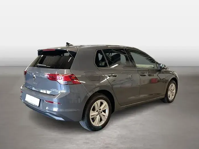 Gebraucht VW Golf VIII Life 131 PS (96 kW) 2023 Delfingrau Limousine