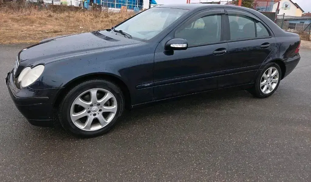 Gebraucht Mercedes C220 147 PS (108 kW) 2001 Blau Limousine