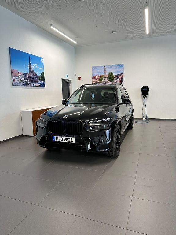 Schwarz Gebraucht 2023 BMW X7 Sport Line SUV | 84.989 € (Guter Preis) - Bild 1/4