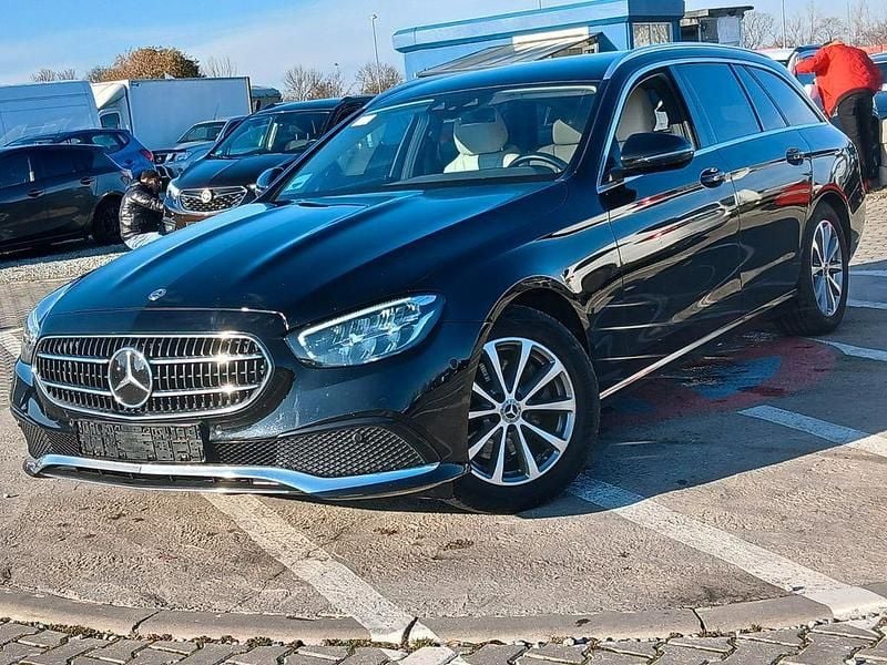 Schwarz Gebraucht 2020 Mercedes E200 Premium Limousine | 21.599 € (Superpreis) - Bild 1/4