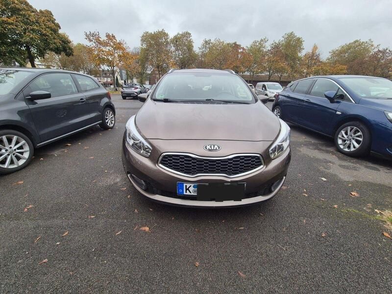 Braun Gebraucht 2013 Kia Ceed Kombi | 7.200 € (Fairer Preis) - Bild 1/4