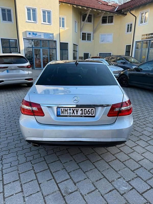 Gebraucht Mercedes E220 170 PS (125 kW) 2011 Grau Limousine