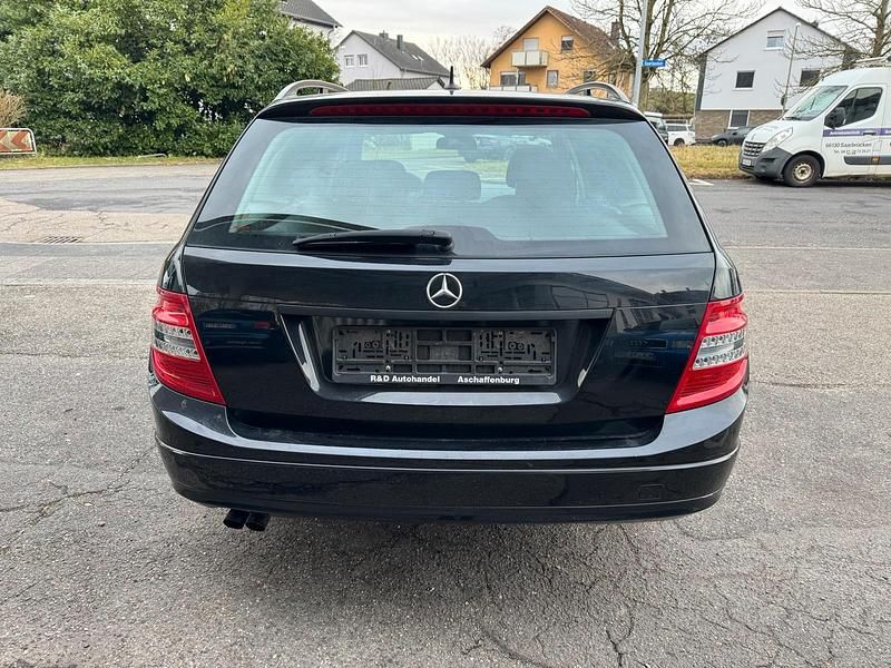 Gebraucht Mercedes C200 Classic 136 PS (100 kW) 2009 Schwarz Kombi