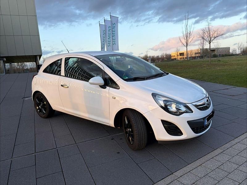 Gebraucht Opel Corsa Color Edition 69 PS (50 kW) 2014 Weiß Kleinwagen