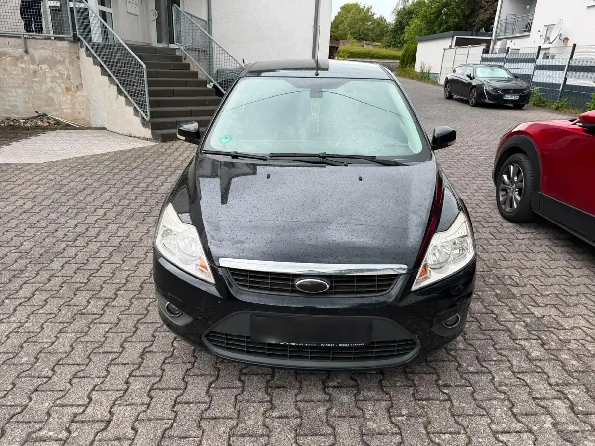 Gebraucht Ford Focus 101 PS (74 kW) 2011 Schwarz Limousine