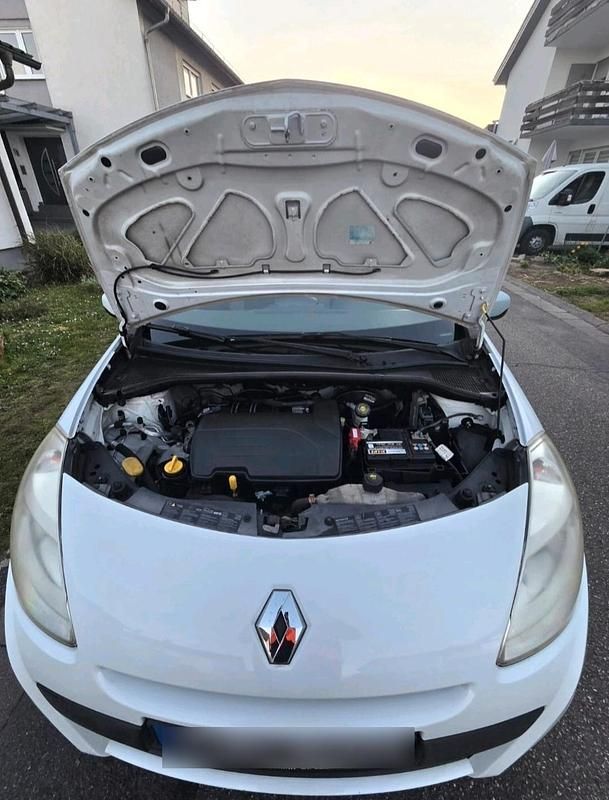 Gebraucht Renault Clio II 75 PS (55 kW) 2011 Weiß Kleinwagen