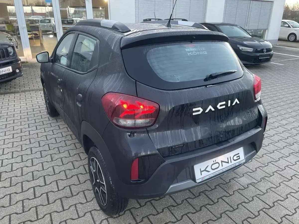 Gebraucht Dacia Spring Essentiel 19 kW (26 PS) 2023 Magmaschwarz Kleinwagen