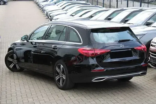 Gebraucht Mercedes C200 184 PS (135 kW) 2023 Ung. schwarz Kombi
