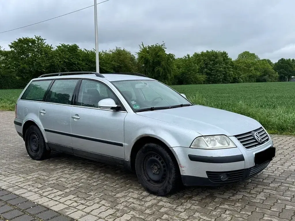 Second-hand VW Passat 101 CP (74 kW) 2004 Argintiu Berlinǎ