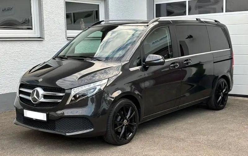 Grau Gebraucht 2020 Mercedes V220 Avantgarde Van / Kleinbus | 43.450 € (Guter Preis) - Bild 1/4