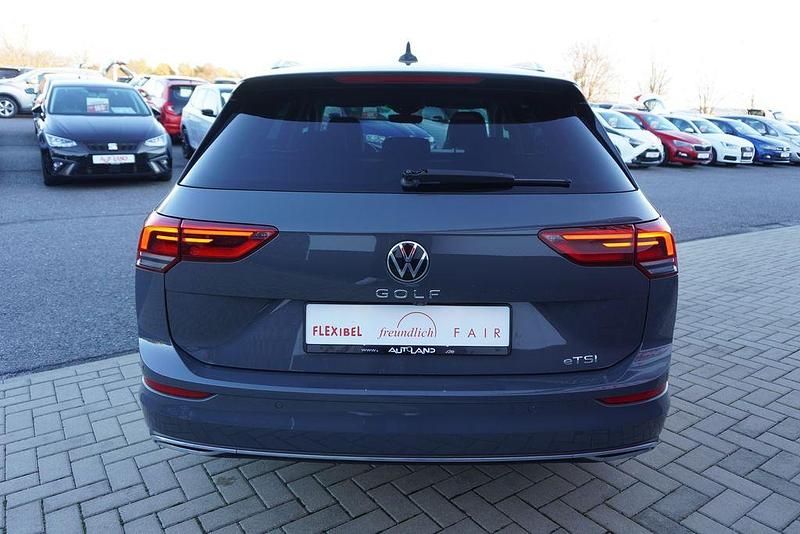 Gebraucht VW Golf VIII Style 150 PS (110 kW) 2021 Delfingrau metallic Kombi
