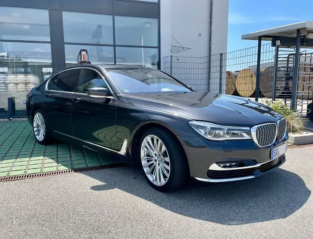 Gebraucht BMW 740 Executive 320 PS (235 kW) 2018 Grau Limousine