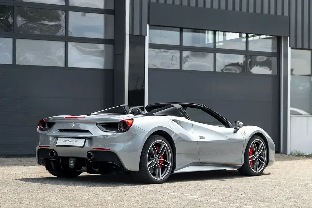 Gebraucht Ferrari 488 669 PS (492 kW) 2019 Grau Cabrio