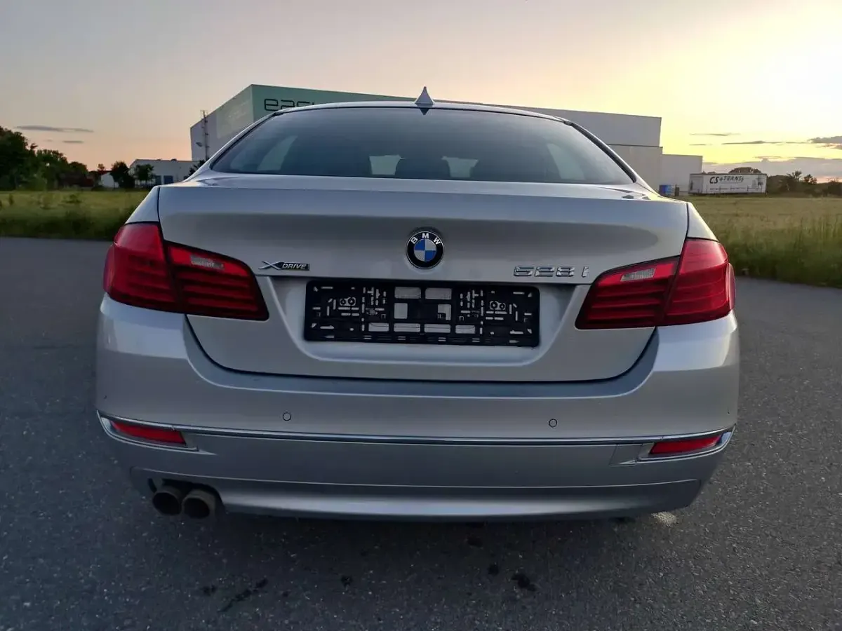 Gebraucht BMW 528 245 PS (180 kW) 2014 Silber Limousine