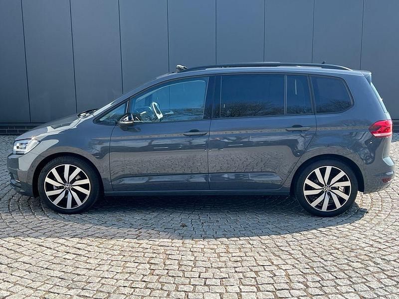 Gebraucht VW Touran Highline 150 PS (110 kW) 2025 Delfingrau metallic Van / Kleinbus