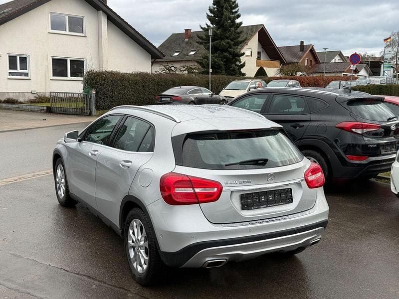 Gebraucht Mercedes GLA200 156 PS (114 kW) 2015 Silber SUV