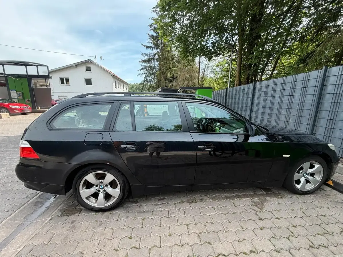 Gebraucht BMW 525 177 PS (130 kW) 2006 Schwarz Kombi