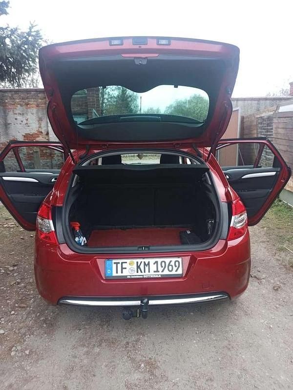 Gebraucht Citroën C4 SELECTION 95 PS (69 kW) 2014 Rot Kleinwagen