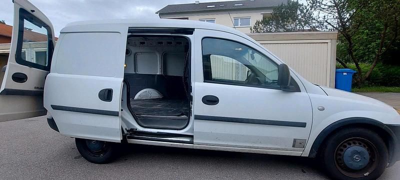 Weiß Gebraucht 2003 Opel Combo Van / Kleinbus | 1.750 € (Fairer Preis) - Bild 1/4