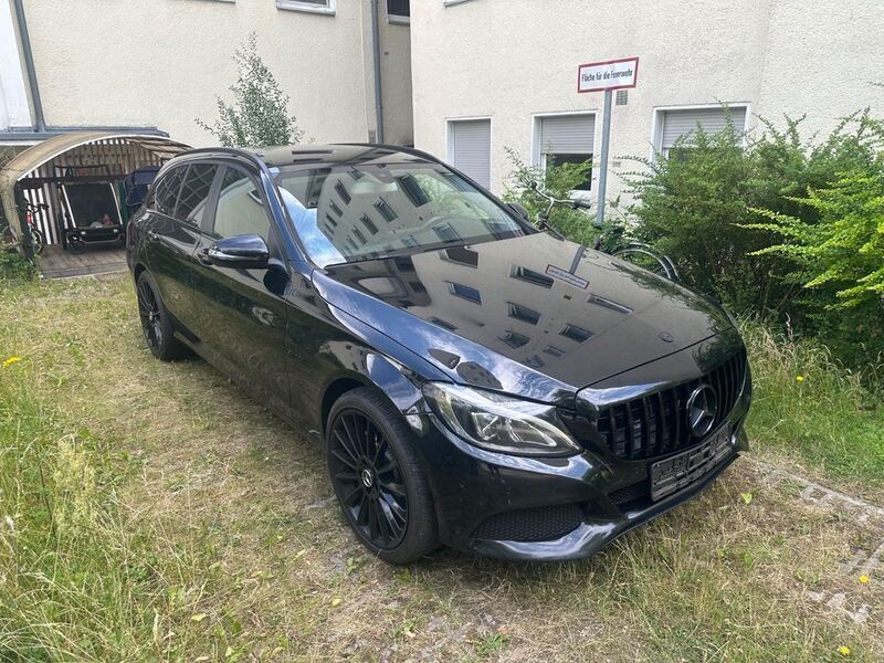 Schwarz Gebraucht 2015 Mercedes C63S AMG AMG line Limousine | 15.000 € - Bild 1/4