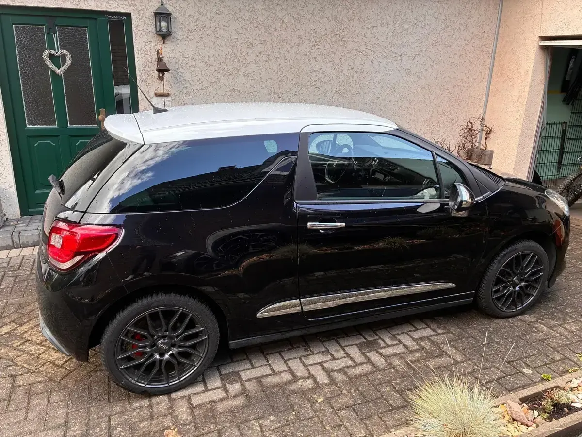 Gebraucht Citroën DS3 120 PS (88 kW) 2012 Schwarz Kleinwagen